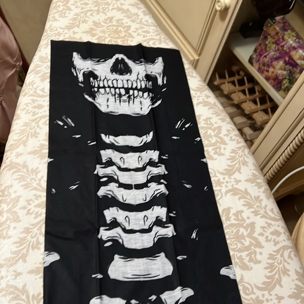 Skull Neck kerchief